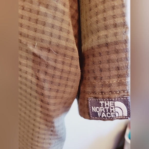 The North Face Short Sleeve Button Down Shirt - Picture 7 of 8